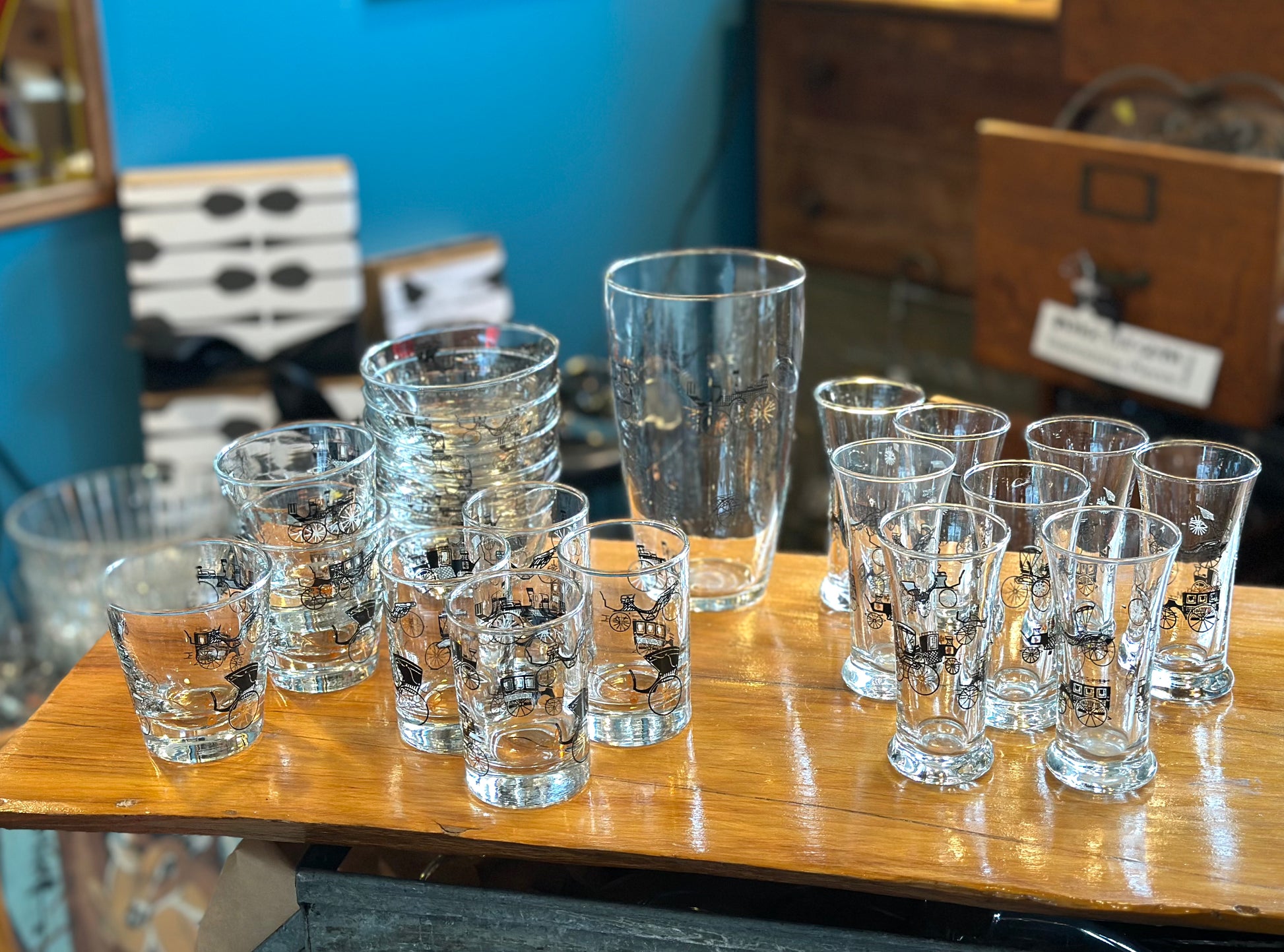 Retro barware glasses set with black and gold carriage design