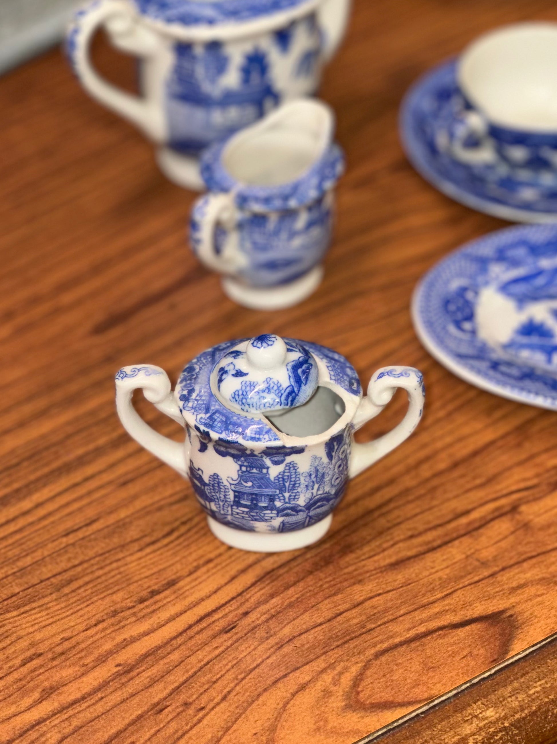 Blue Willow porcelain sugar bowl with visible vintage crack