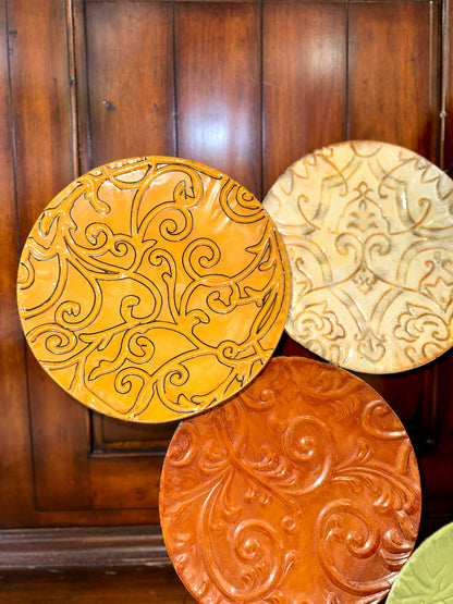 Embossed metal plate wall décor