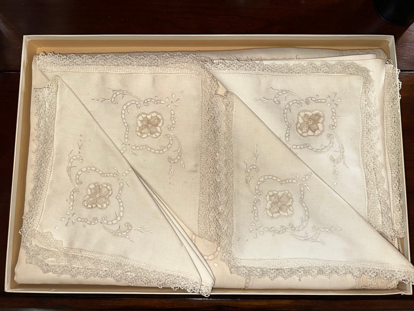 White embroidered linen napkins with lace trim