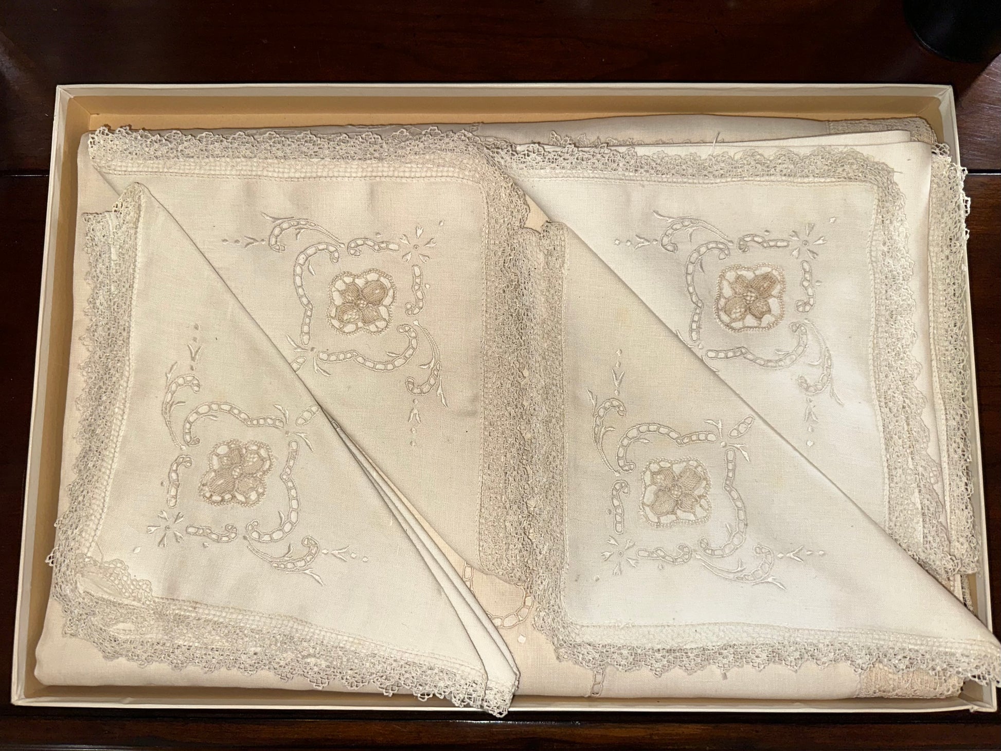 White embroidered linen napkins with lace trim