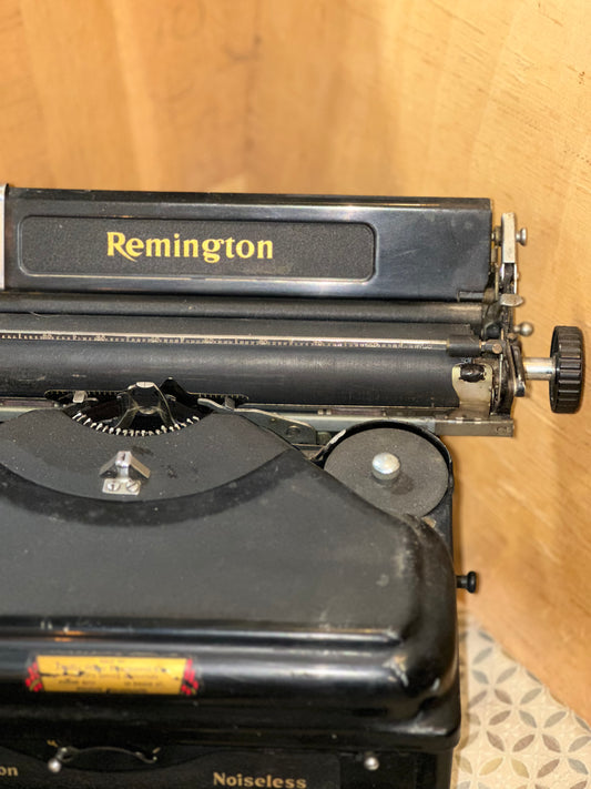 Vintage Remington Noiseless manual typewriter in original black finish