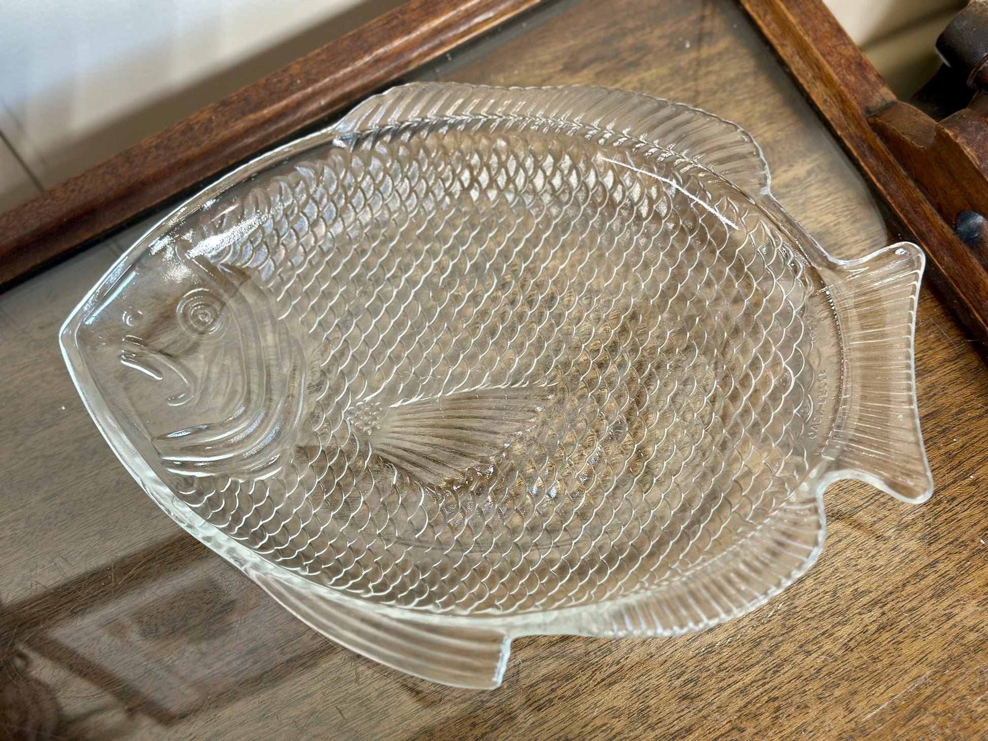 Medium clear glass fish dish 11 inch