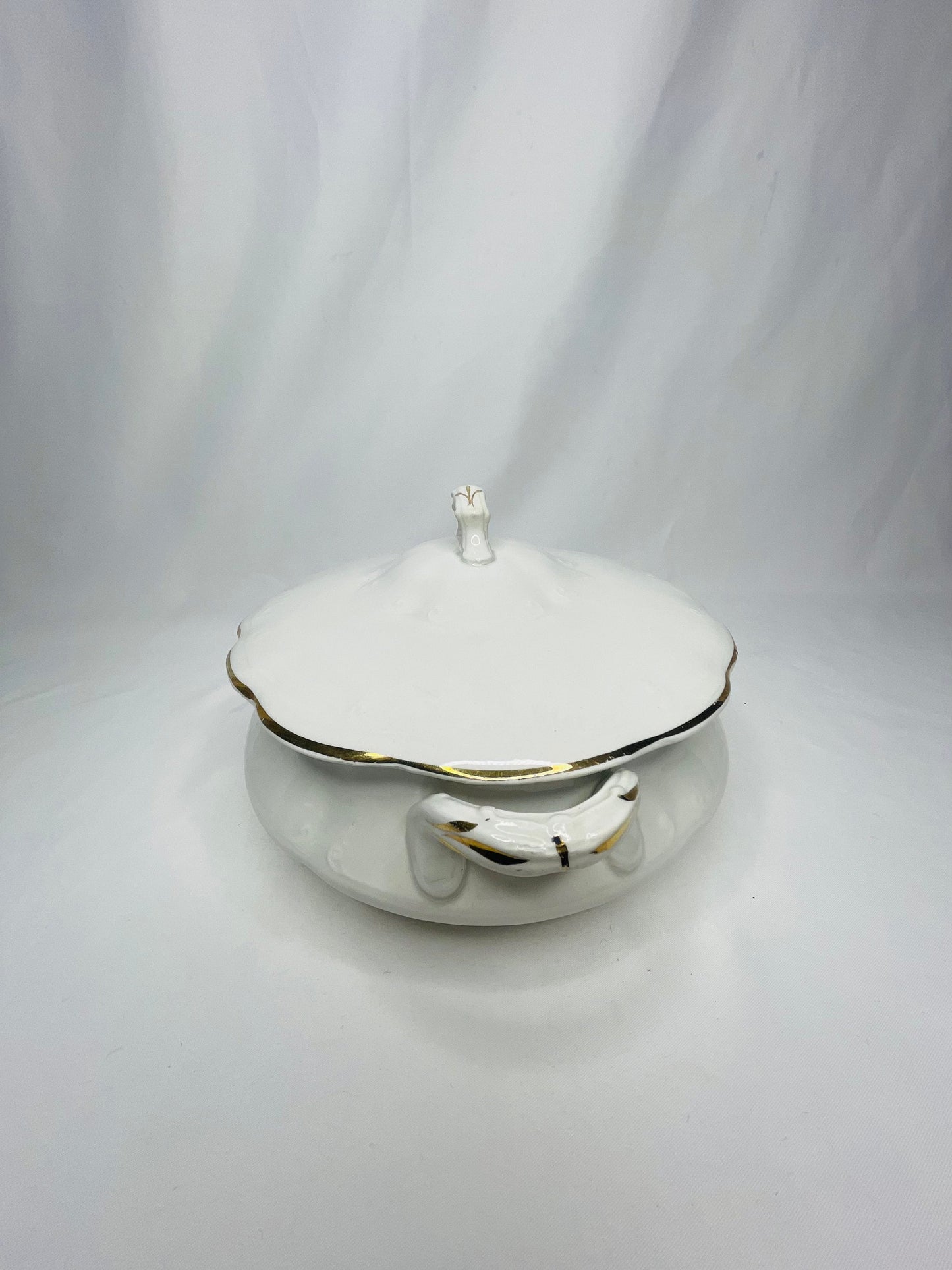 Vintage HR Wyllie Oval Covered Vegetable Serving Dish