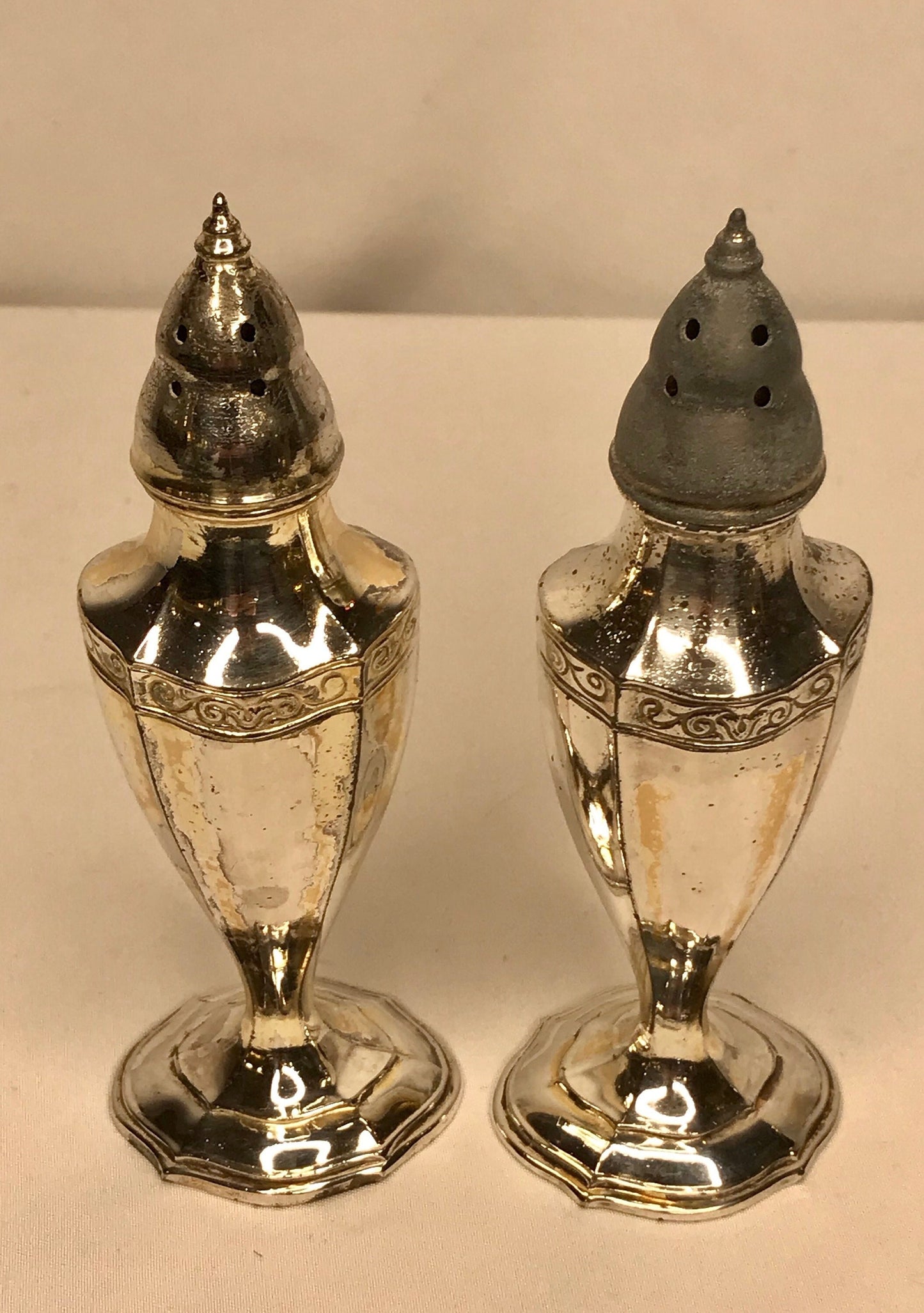 Vintage la france silver plated salt & pepper shaker