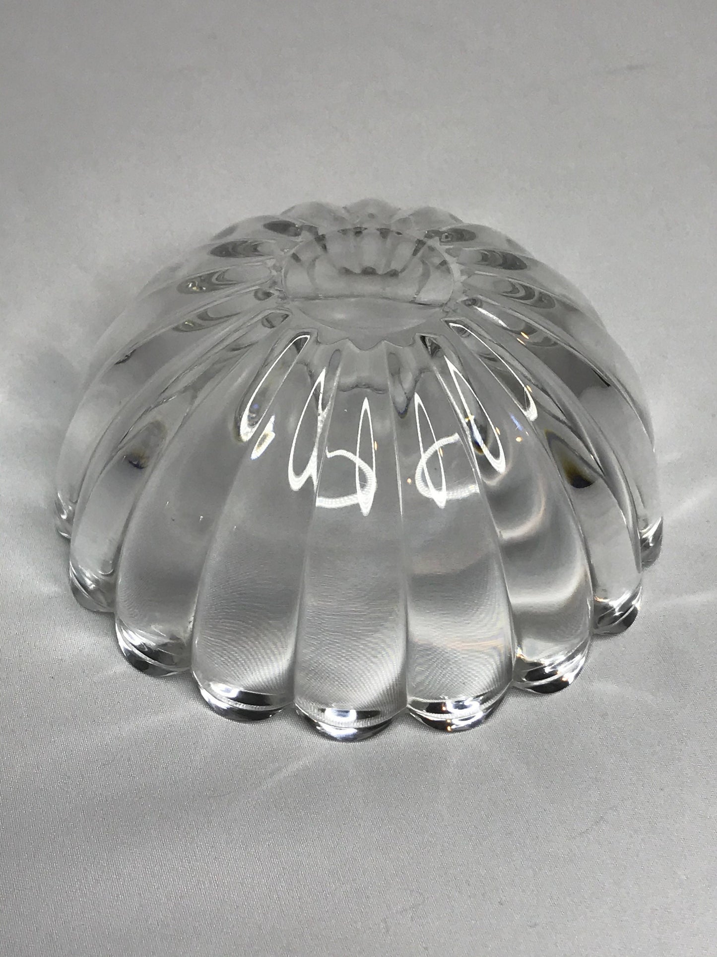 Vintage decorative glass bowl 5-1/4"d