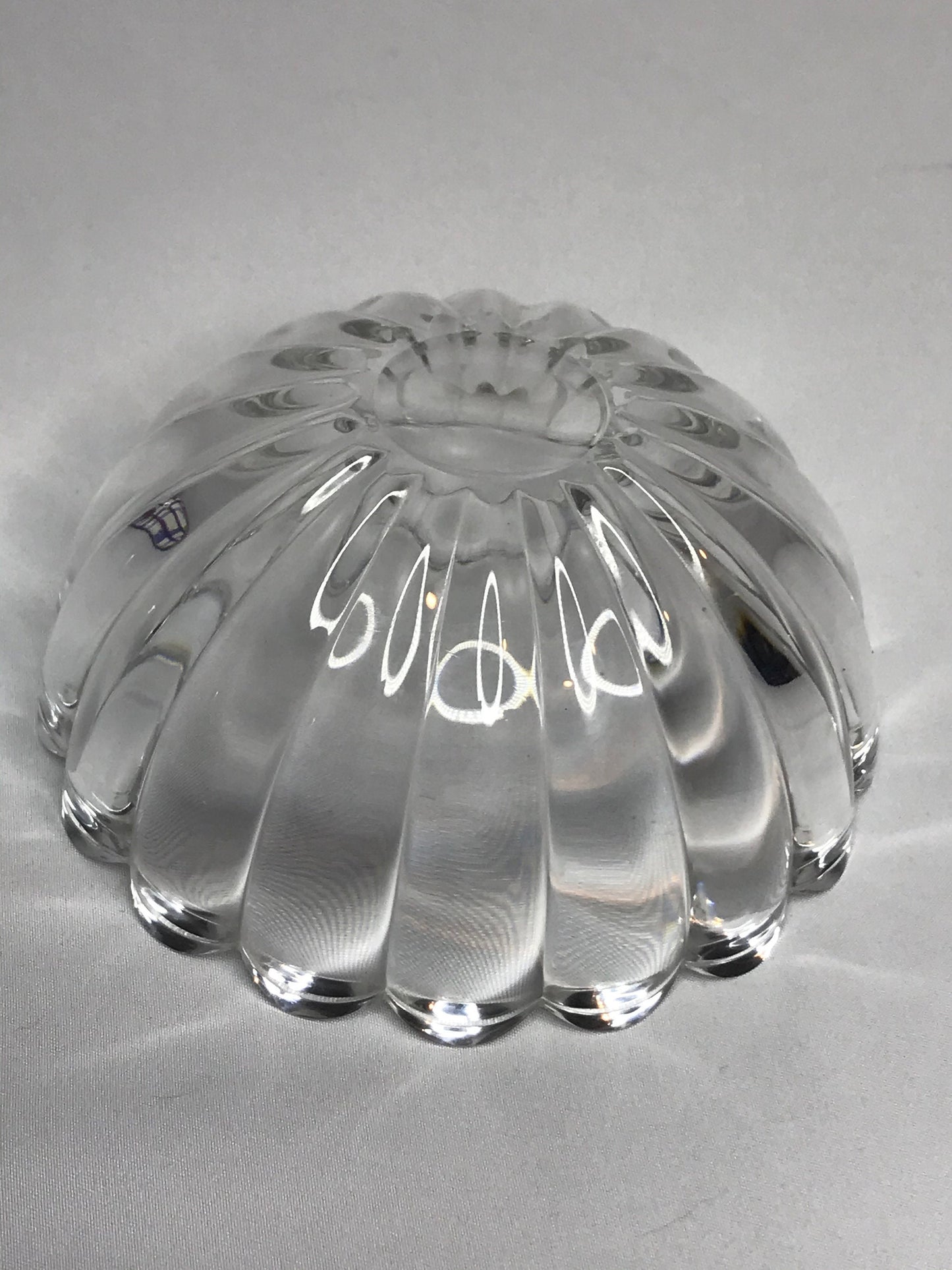 Vintage decorative glass bowl 5-1/4"d