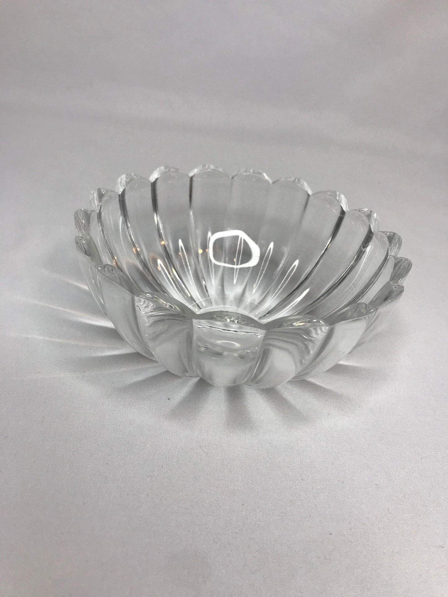 Vintage decorative glass bowl 5-1/4"d