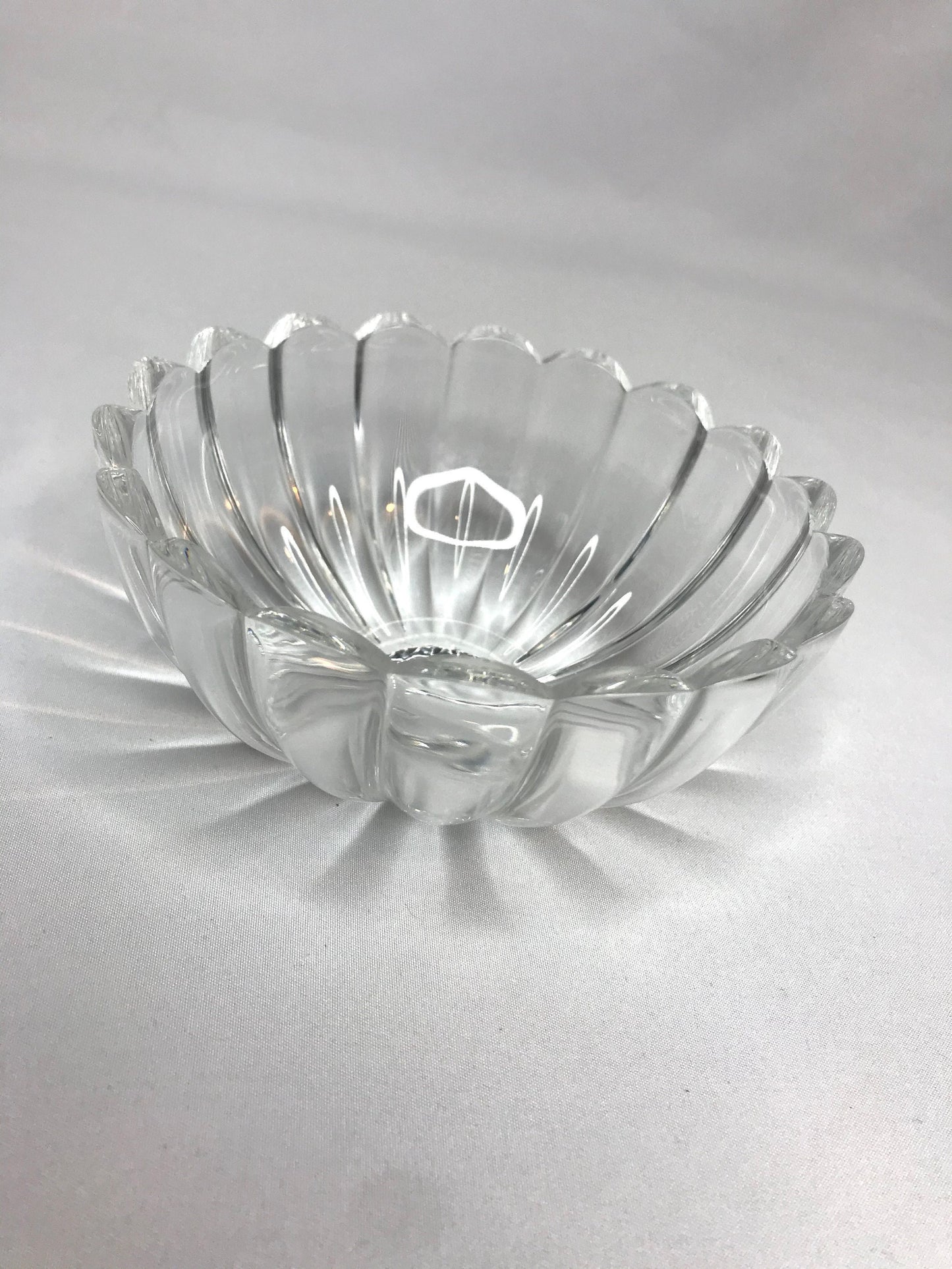 Vintage decorative glass bowl 5-1/4"d