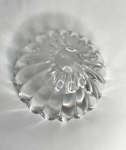 Vintage decorative glass bowl 5-1/4"d