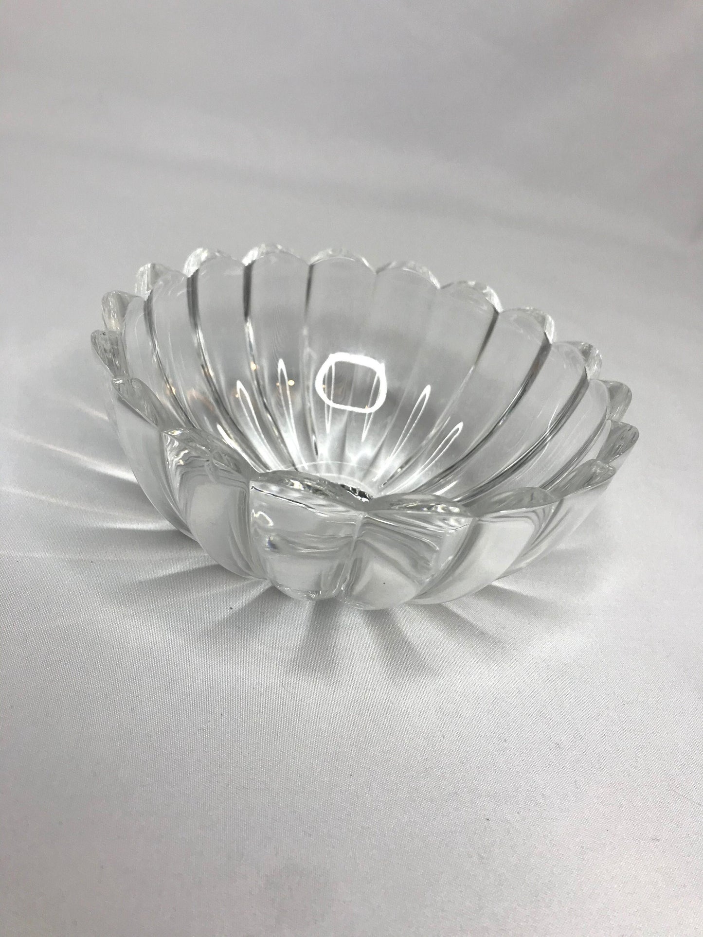 Vintage decorative glass bowl 5-1/4"d