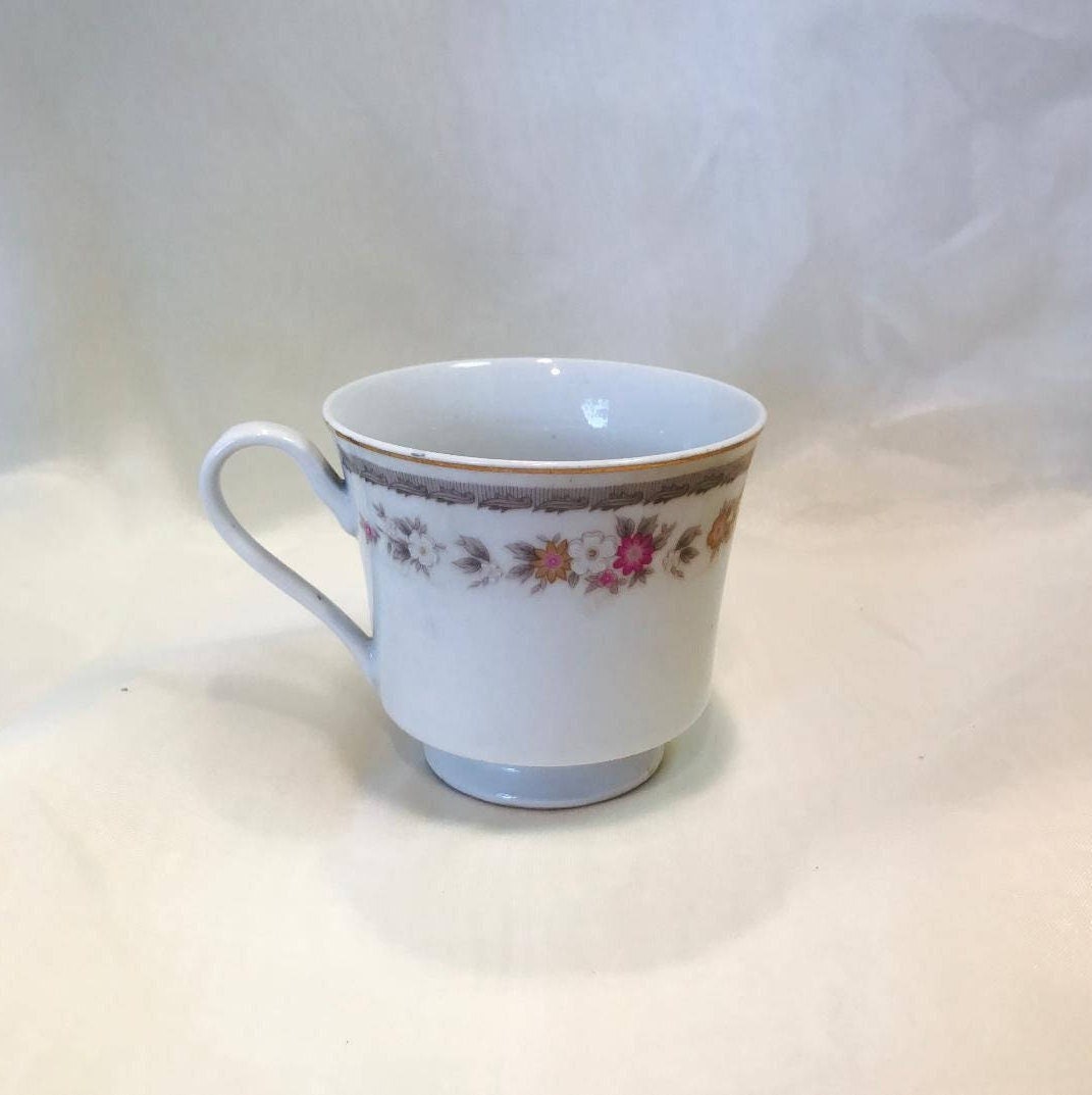 Vintage tea cup & saucer