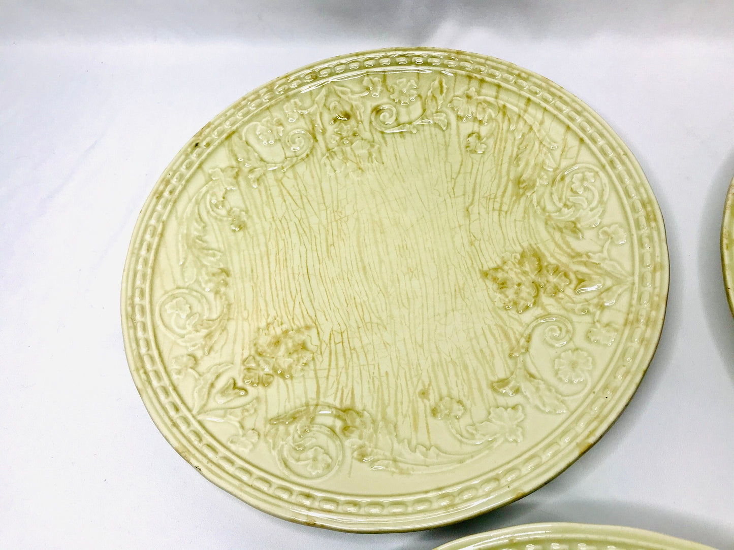 Destino’s, s. a.beige leaf/floral scroll design set of 3 beige serving plates