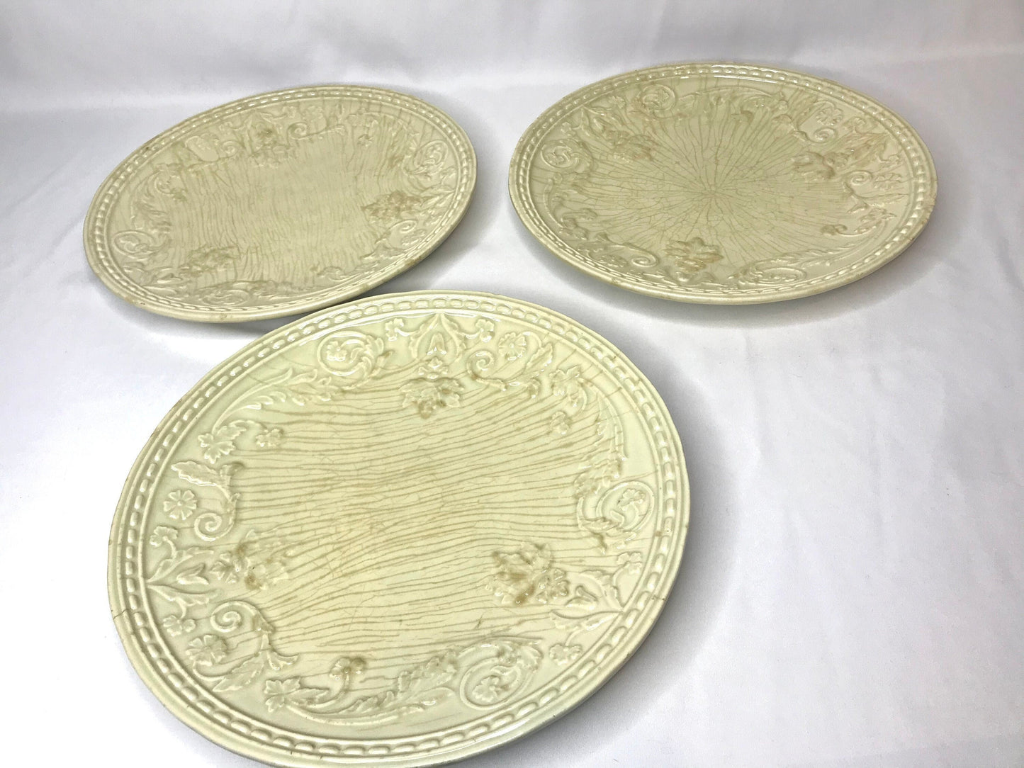 Destino’s, s. a.beige leaf/floral scroll design set of 3 beige serving plates