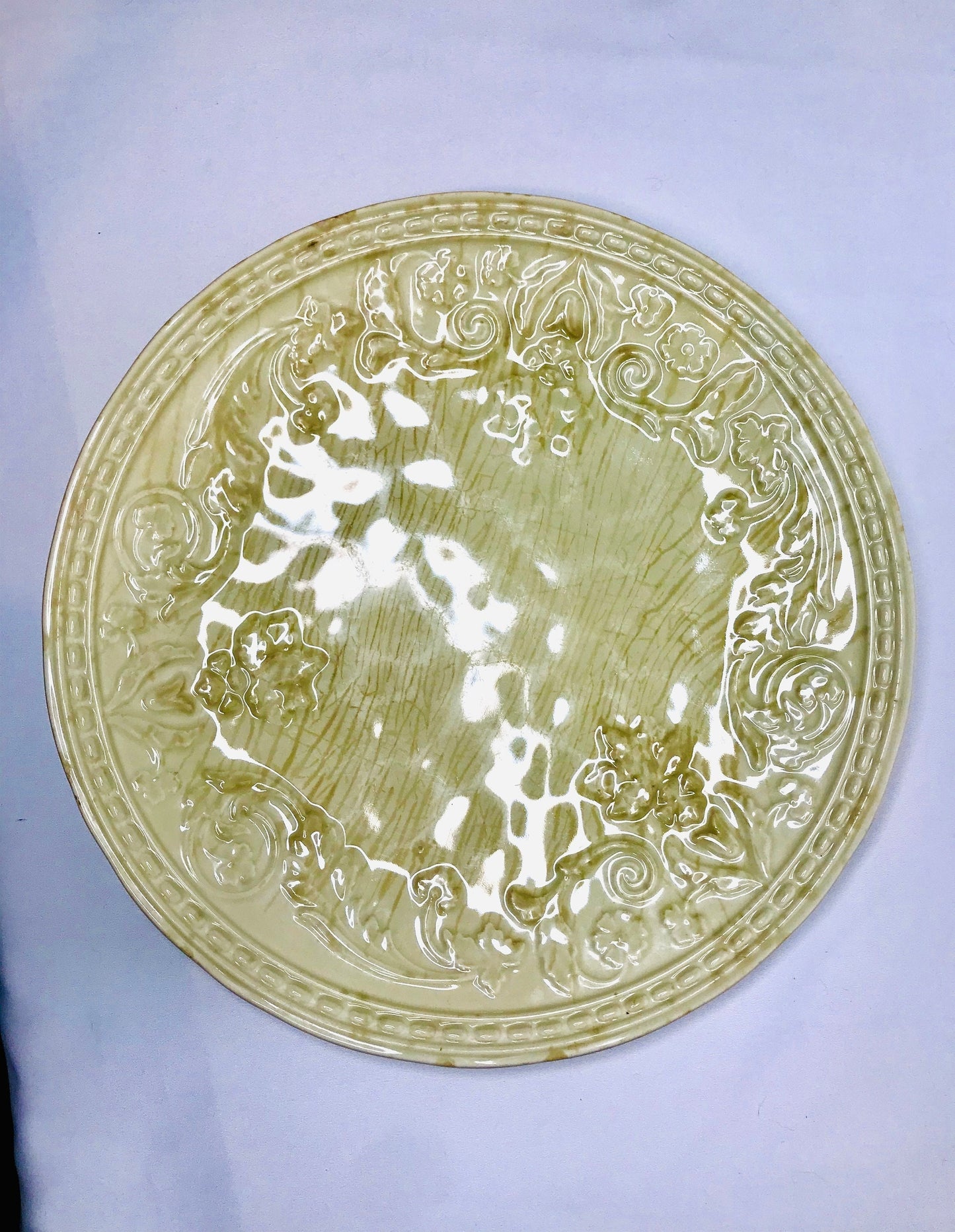 Destino’s, s. a.beige leaf/floral scroll design set of 3 beige serving plates