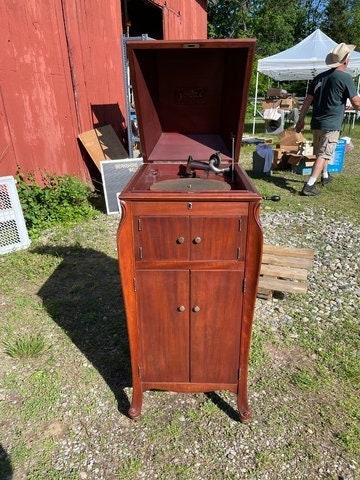 Rare Victor Mahogany Victrola – Terra Americana Rare Victor Mahogany Victrola – Terra Americana