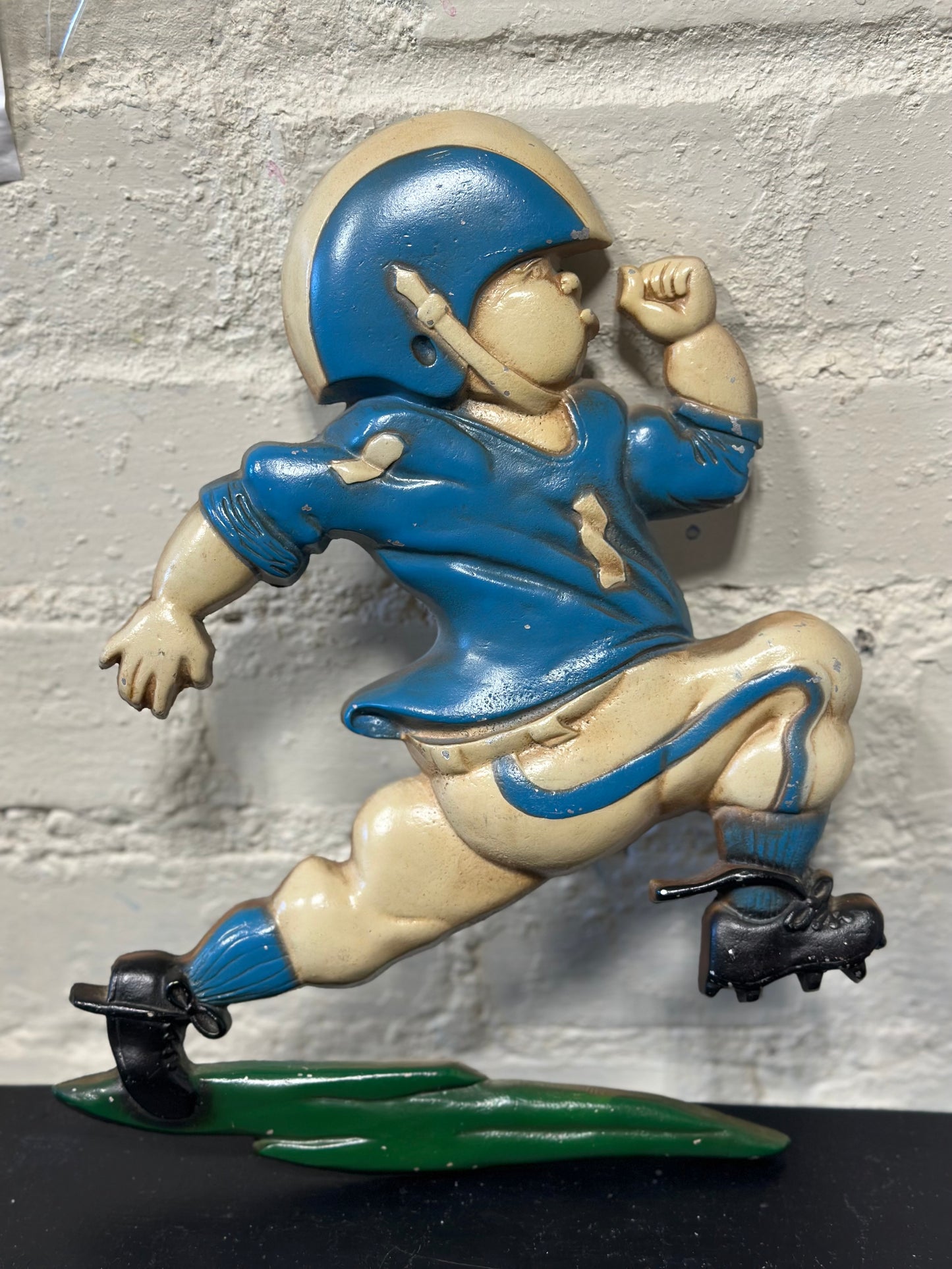 1976 Homco metal football players wall plaque