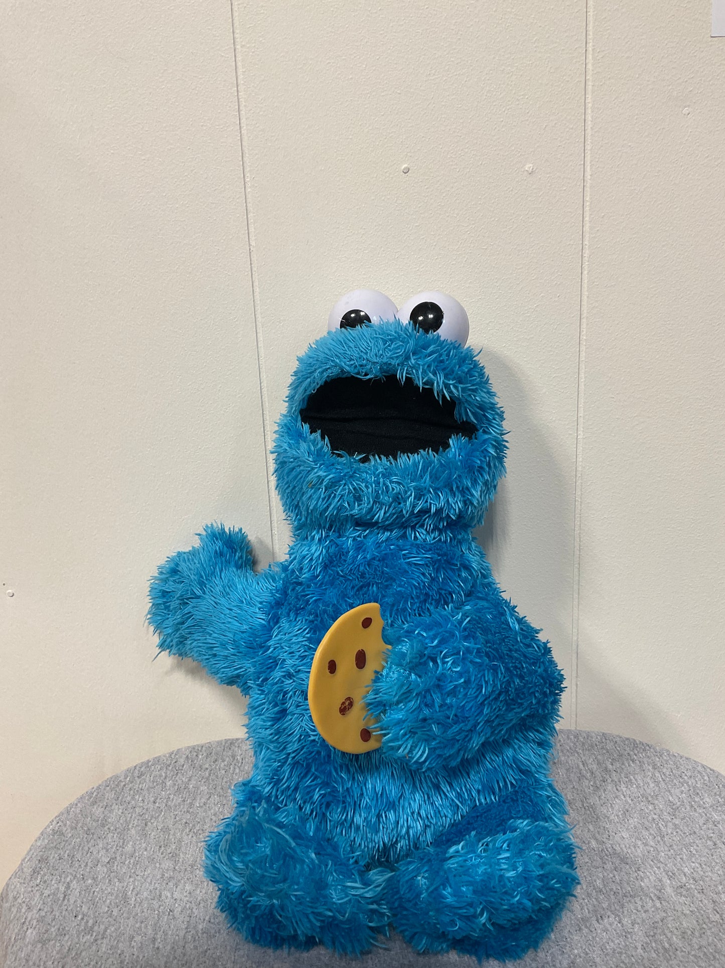 Feed Me Cookie Monster Talking Vibrating 14” Sesame Street Plush Hasbro 2017